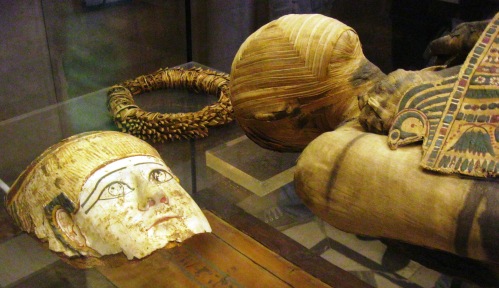 Museo de El Louvre - Página 6 Louvre-mummy-bandages